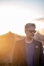 Load image into Gallery viewer, Boutonnière de fleurs séchées