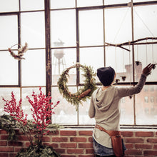 Charger l&#39;image dans la galerie, Atelier DIY couronne des Fêtes - 4 décembre 2025
