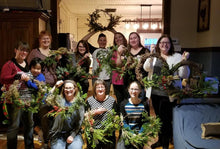 Charger l&#39;image dans la galerie, Atelier DIY couronne des Fêtes - 4 décembre 2025
